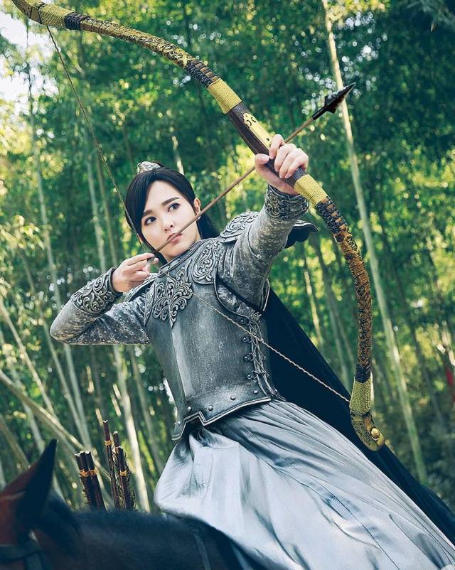 女明星穿铠甲_古装剧女将军_女明星穿盔甲