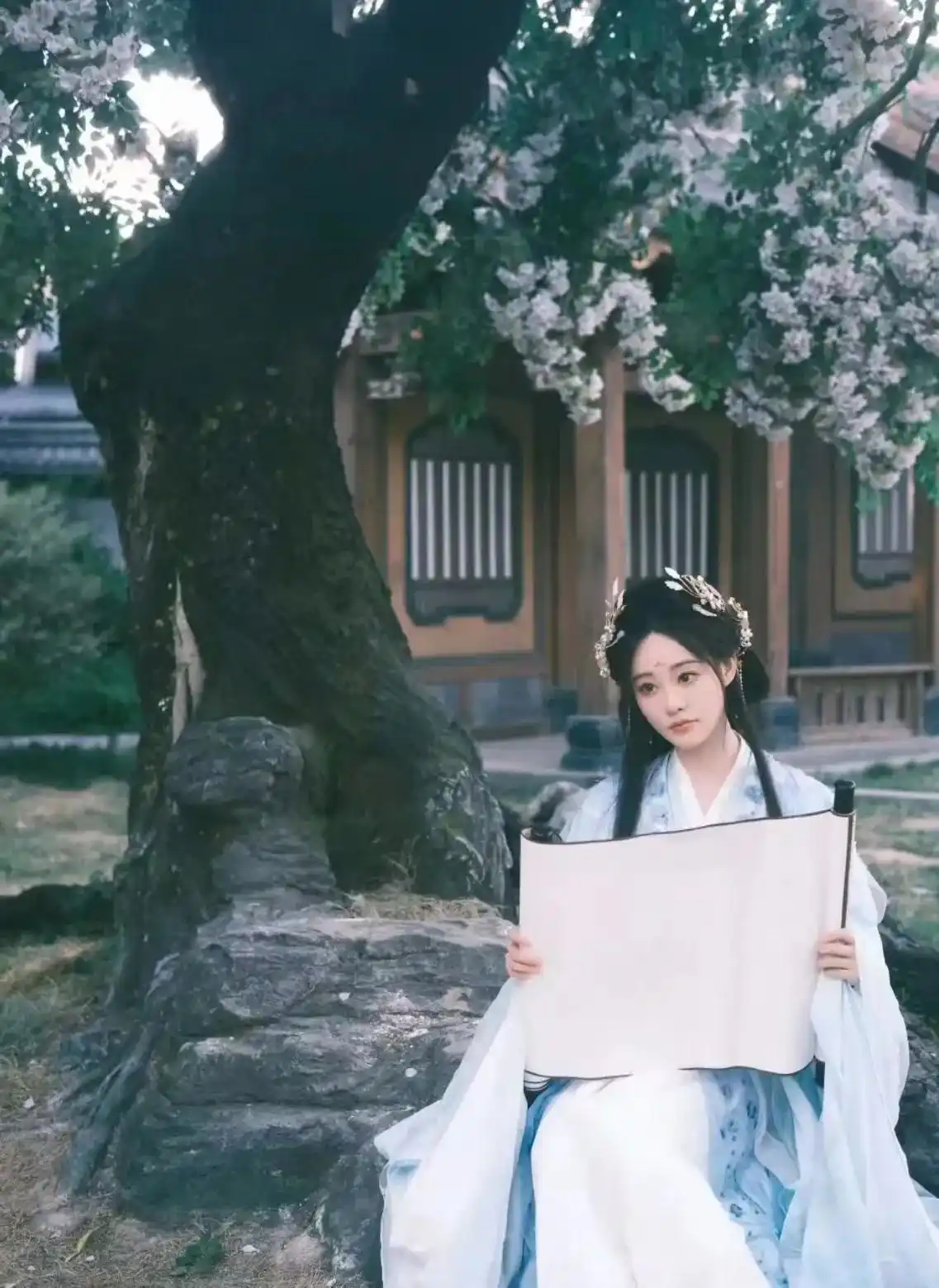 女明星真实身材路人视角_祝绪丹瘦成纸片人_小骨架女明星