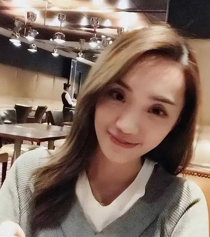 11月明星热点,_公共场合拍摄界限_明星隐私权保护