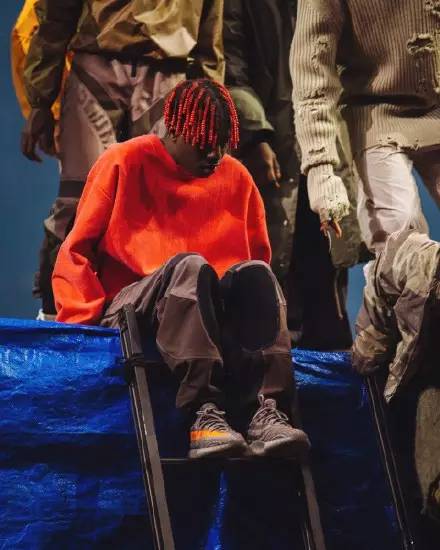 新鞋 | 又要准备排队了，侃爷上脚 Yeezy 350 Boost 全新配色