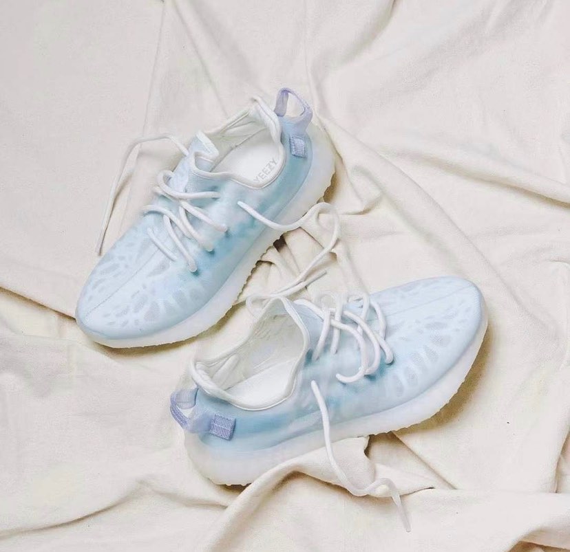 yeezy350亚洲码和欧洲码区别_Yeezy 350 V2 